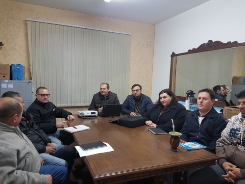 AGER realiza reunião sobre consertos nas vias realizados pela CORSAN