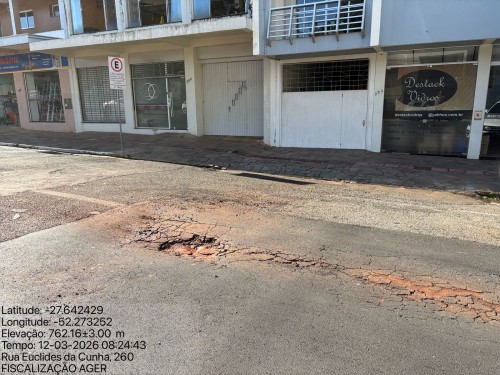 AGER aplica novas multas à Aegea/Corsan por falhas na reposição de asfalto após consertos de vazamentos