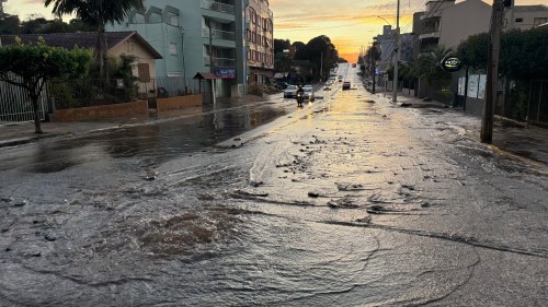 AGER notifica Aegea/Corsan para solução definitiva de problemas em rede de água na Rua Espírito Santo